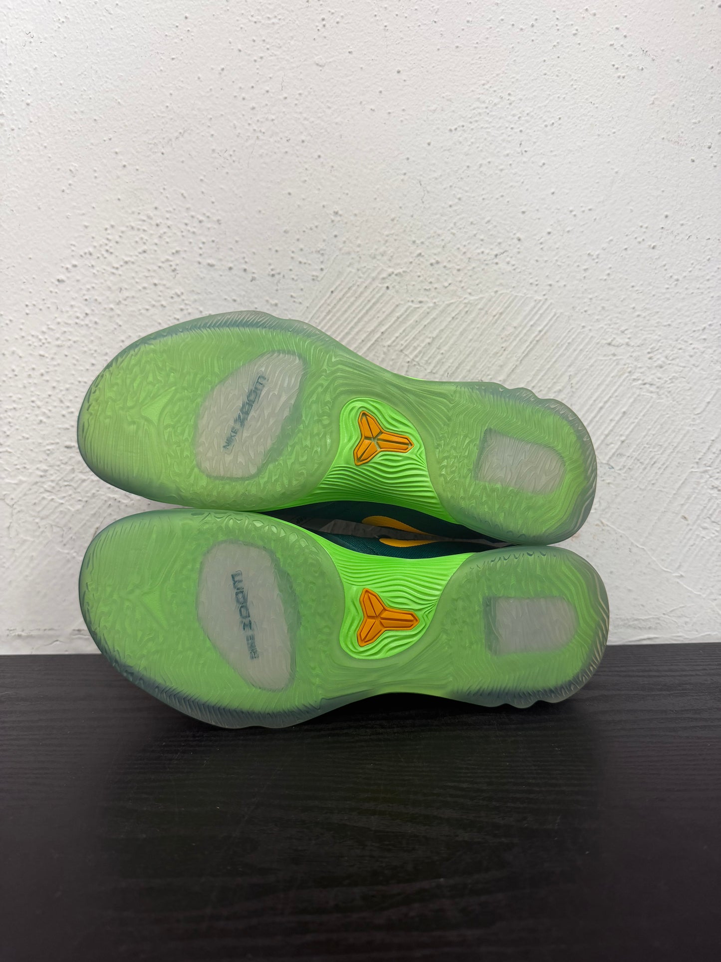 KOBE ZOOM 5 VENOMENON 5 RADIANT EMERALD
