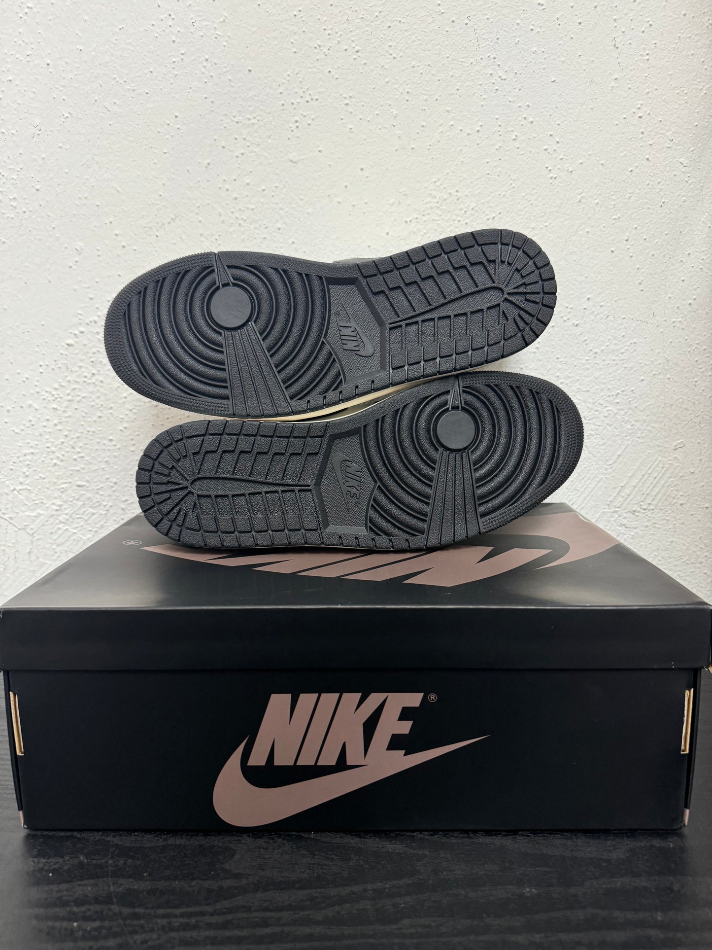 JORDAN 1 LOW MOCHA