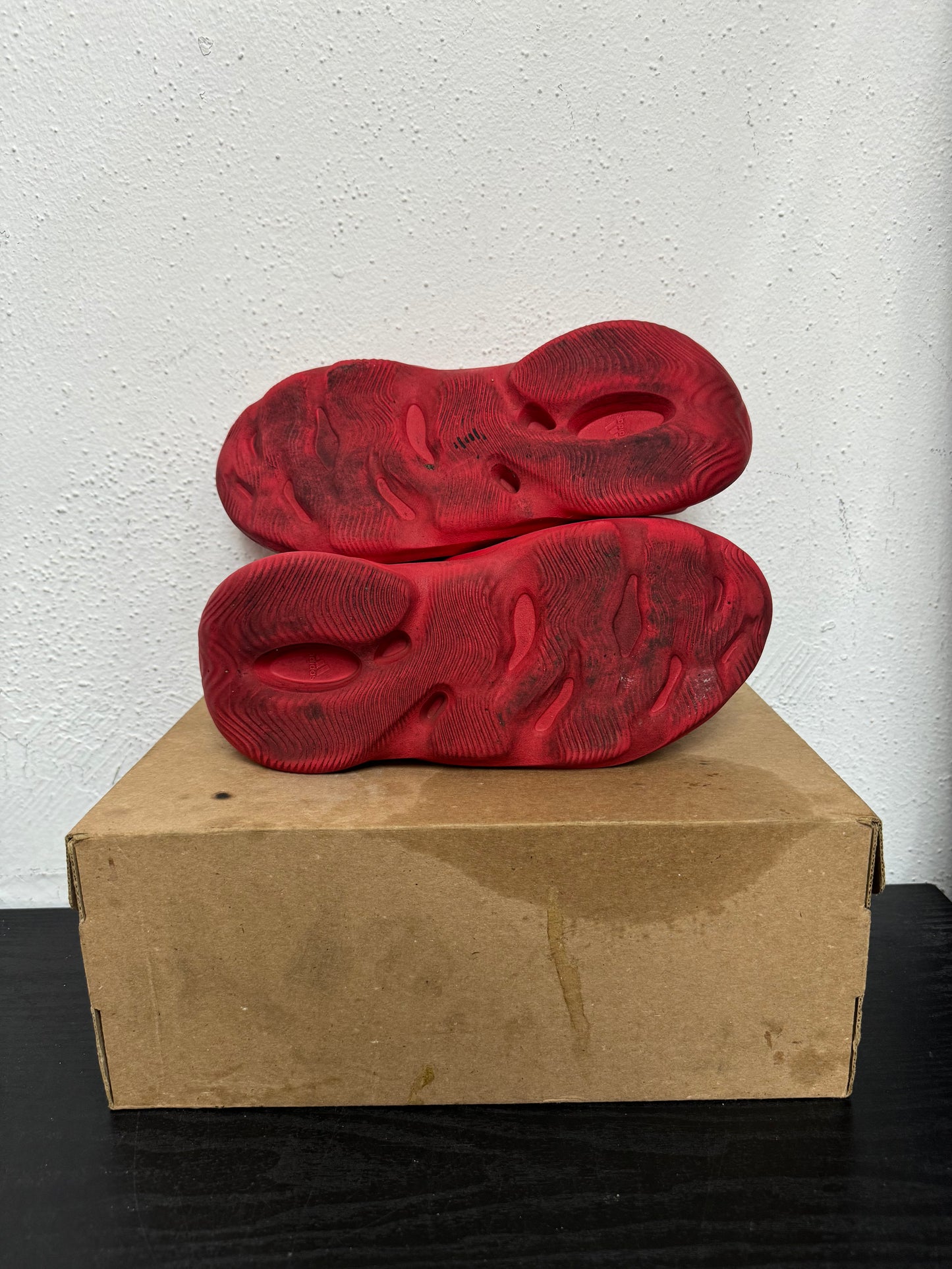 YZY FOAM RUNNER VERMILLION (USED)