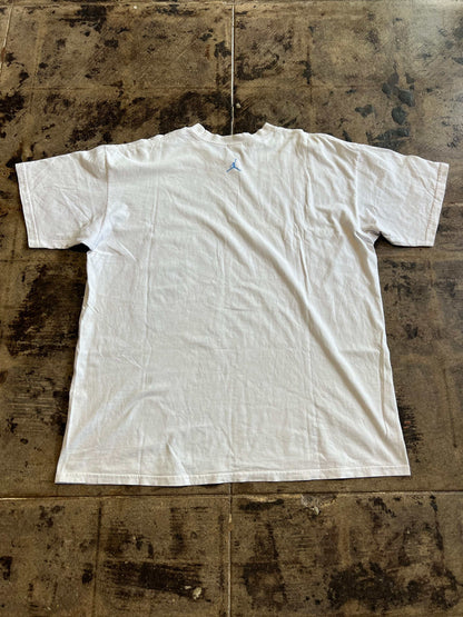 NIKE NORTH CAROLINA AOP BASKETBALL JORDAN TEE