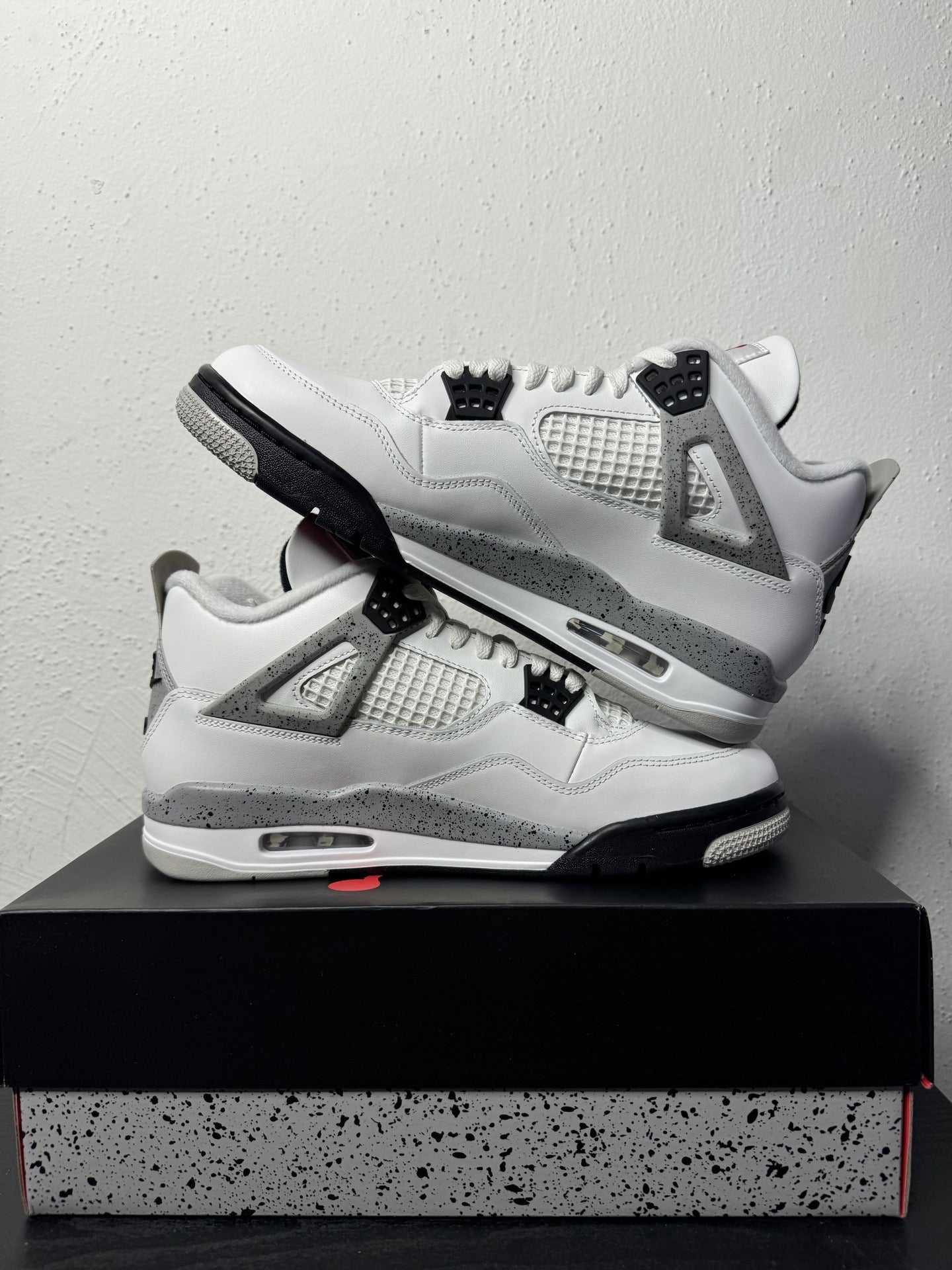JORDAN 4 WHITE CEMENT (2025)