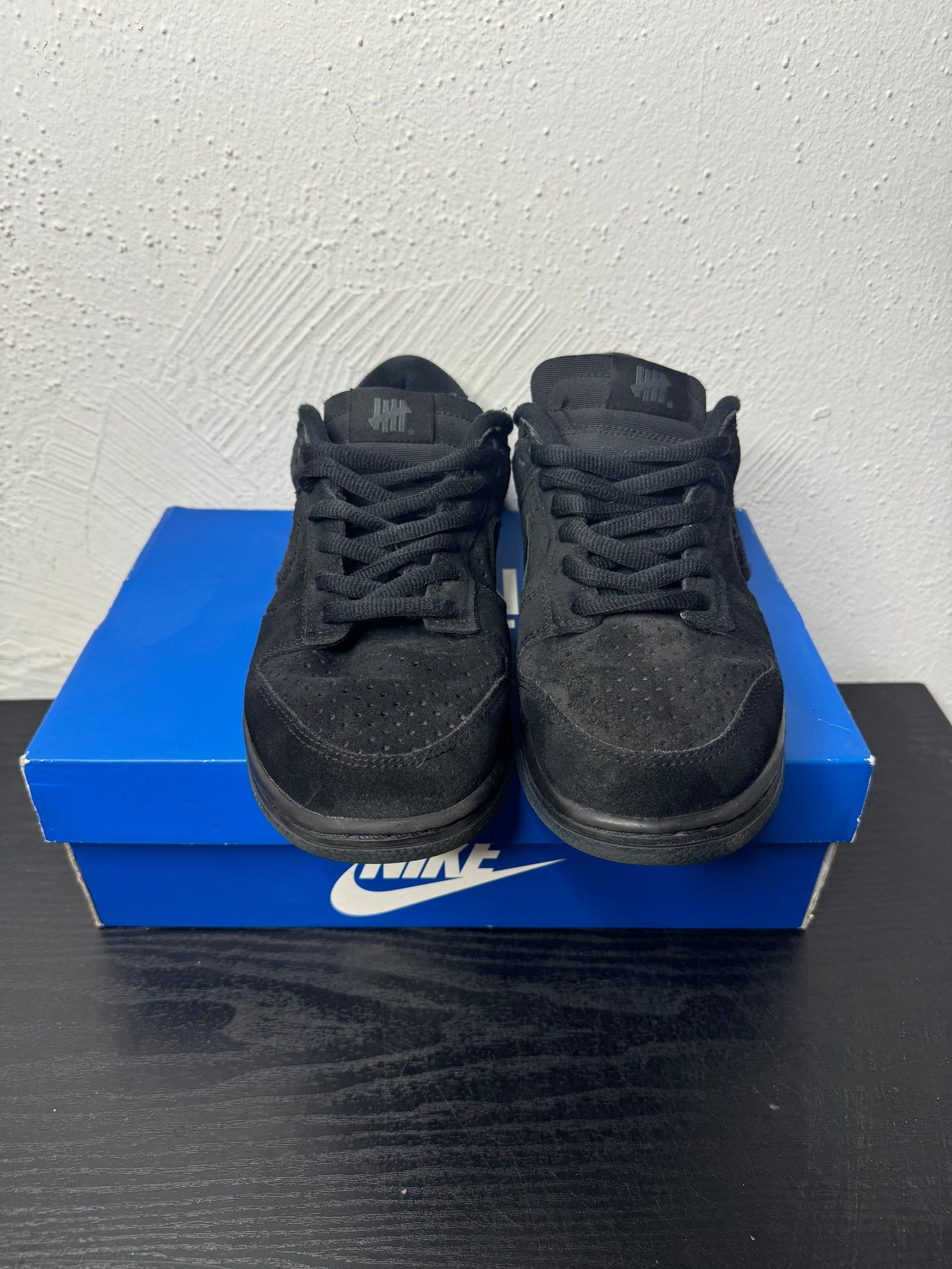 DUNK LOW UNDEFEATED 5 ON IT (USED)