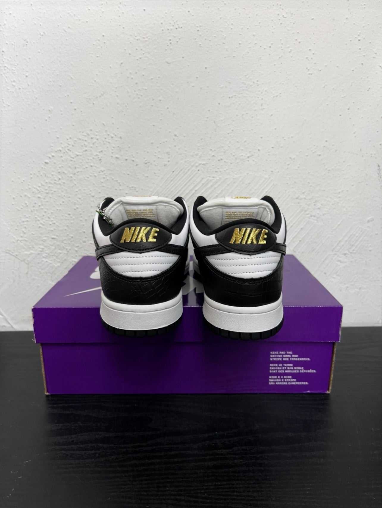 NIKE SB DUNK LOW SUPREME STARS BLACK