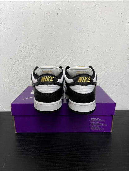 NIKE SB DUNK LOW SUPREME STARS BLACK