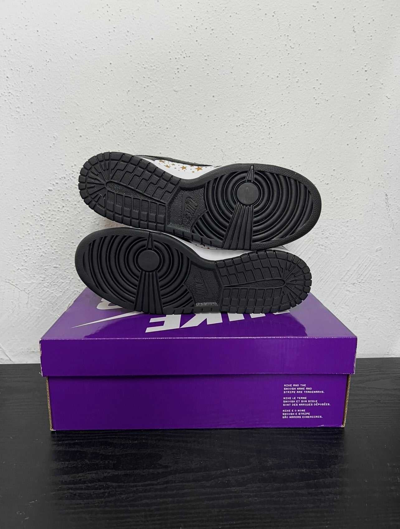 NIKE SB DUNK LOW SUPREME STARS BLACK