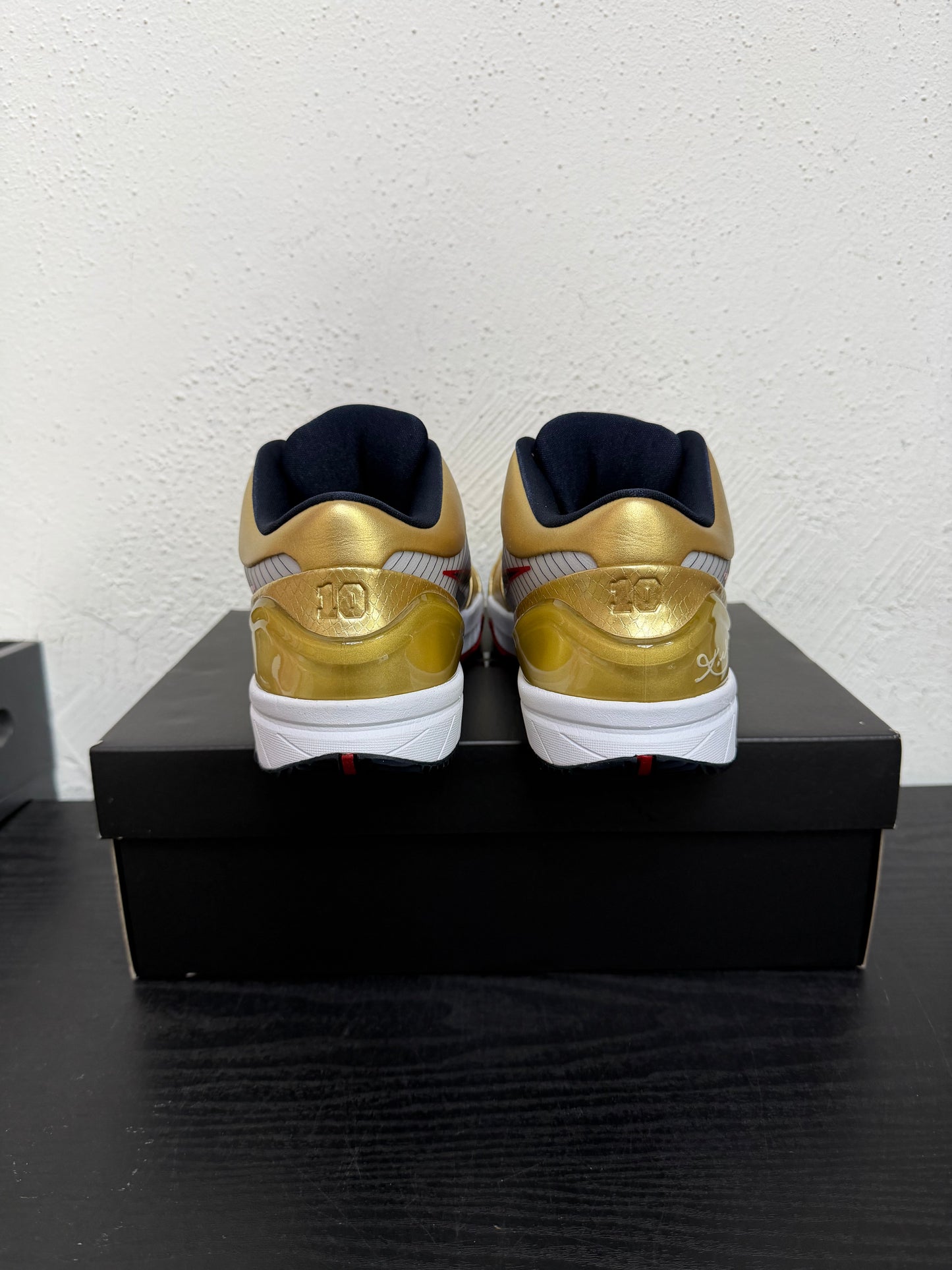KOBE 4 PROTRO GOLD MEDAL
