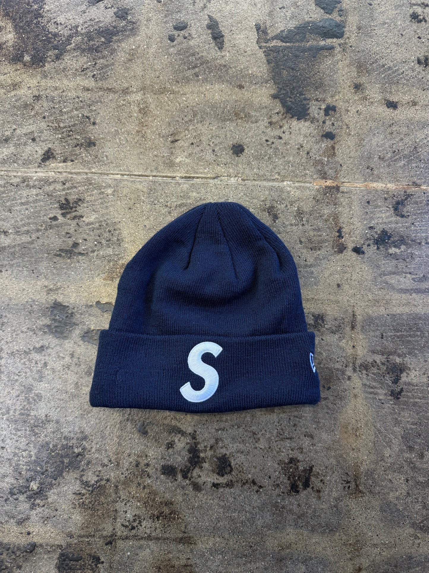 SUPREME S LOGO NEW ERA NAVY BEANIE (USED)