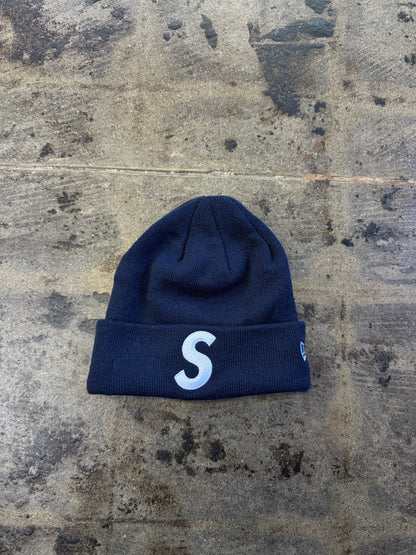 SUPREME S LOGO NEW ERA NAVY BEANIE (USED)