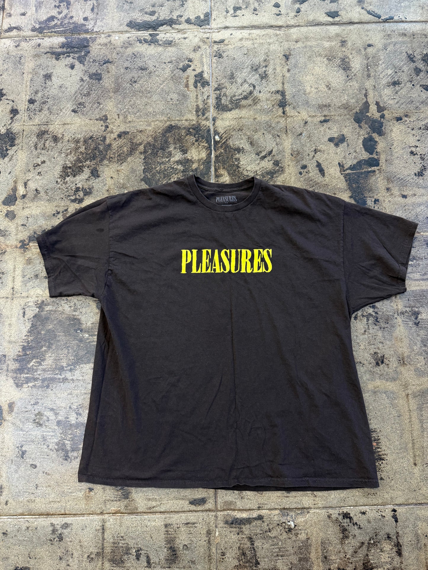 PLEASURE BROWN TEE (USED)