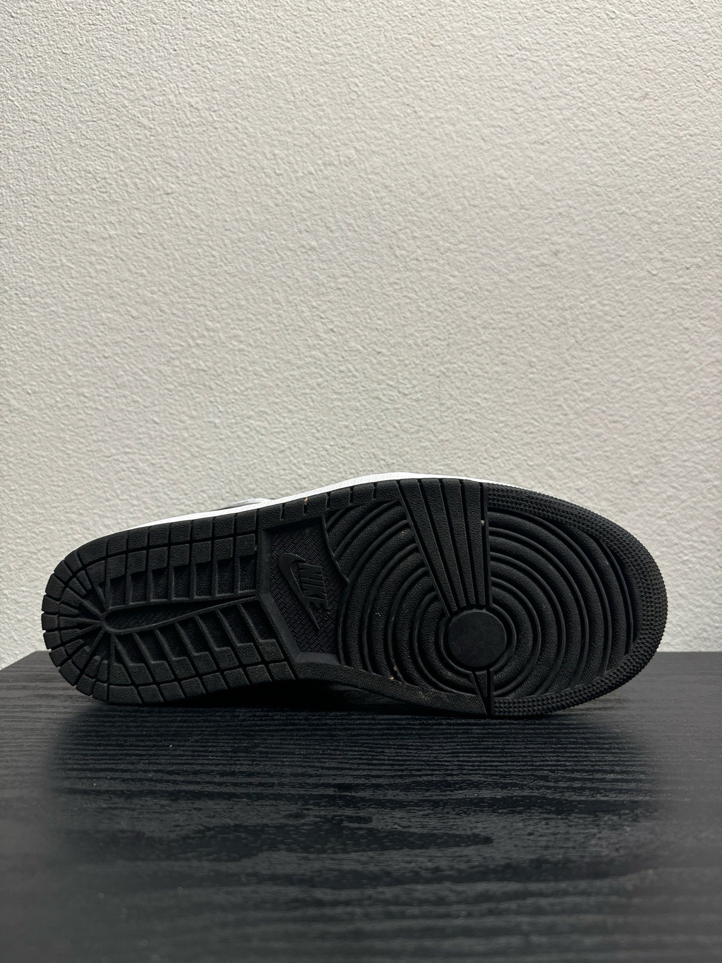 JORDAN 1 BLK/WHT (USED) / 10.5