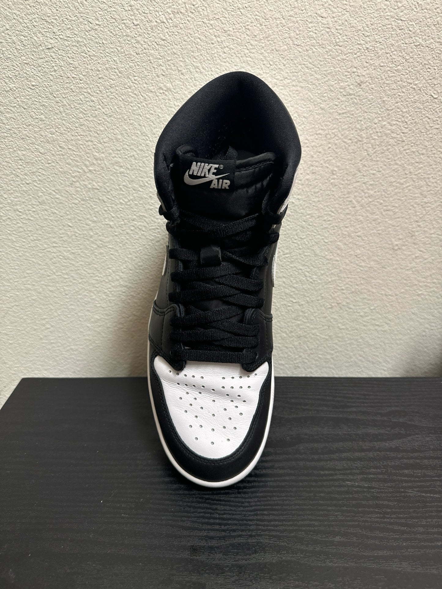 JORDAN 1 BLK/WHT (USED) / 10.5
