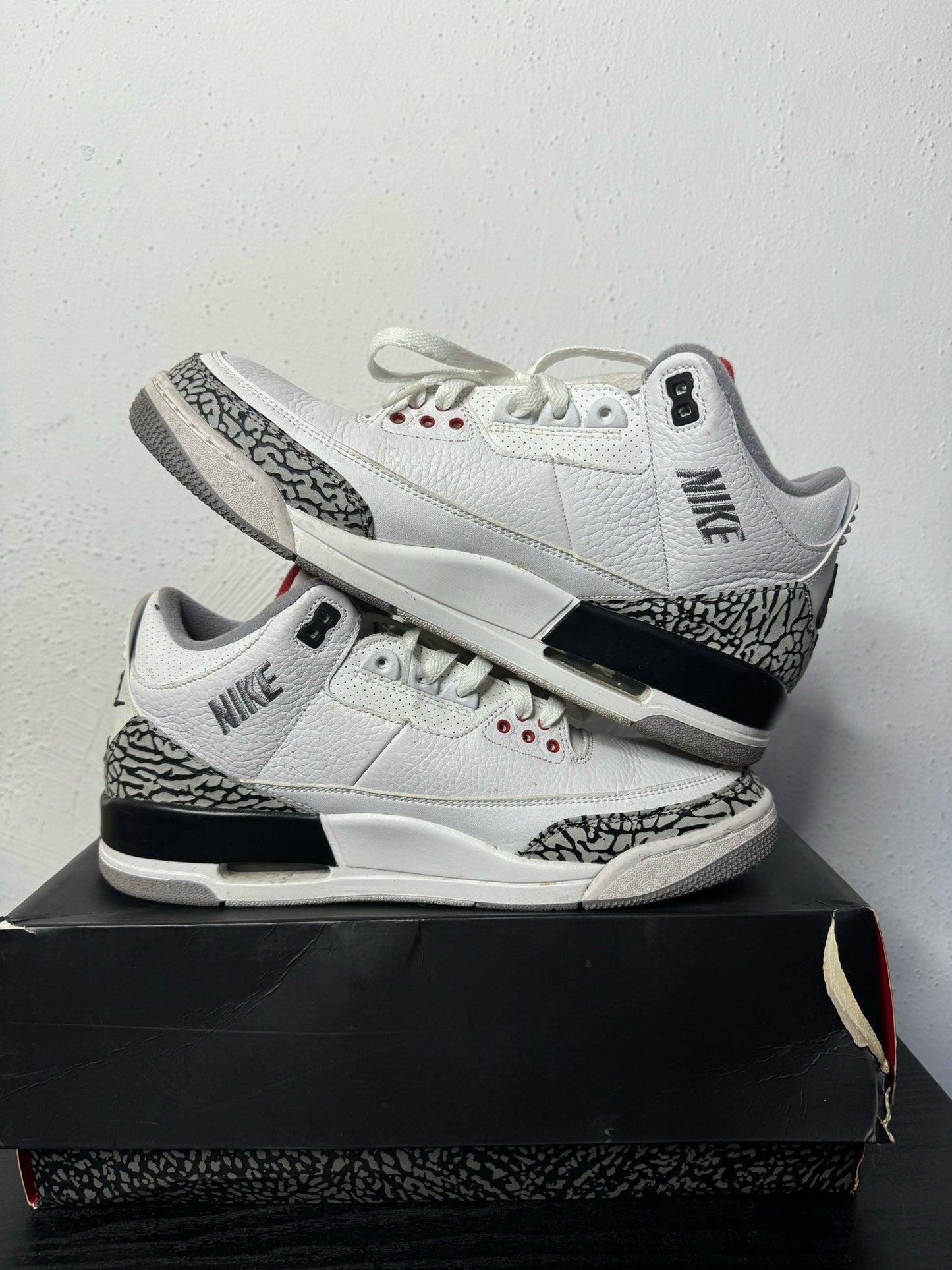 JORDAN 3 JTH WHITE CEMENT (USED) / 11