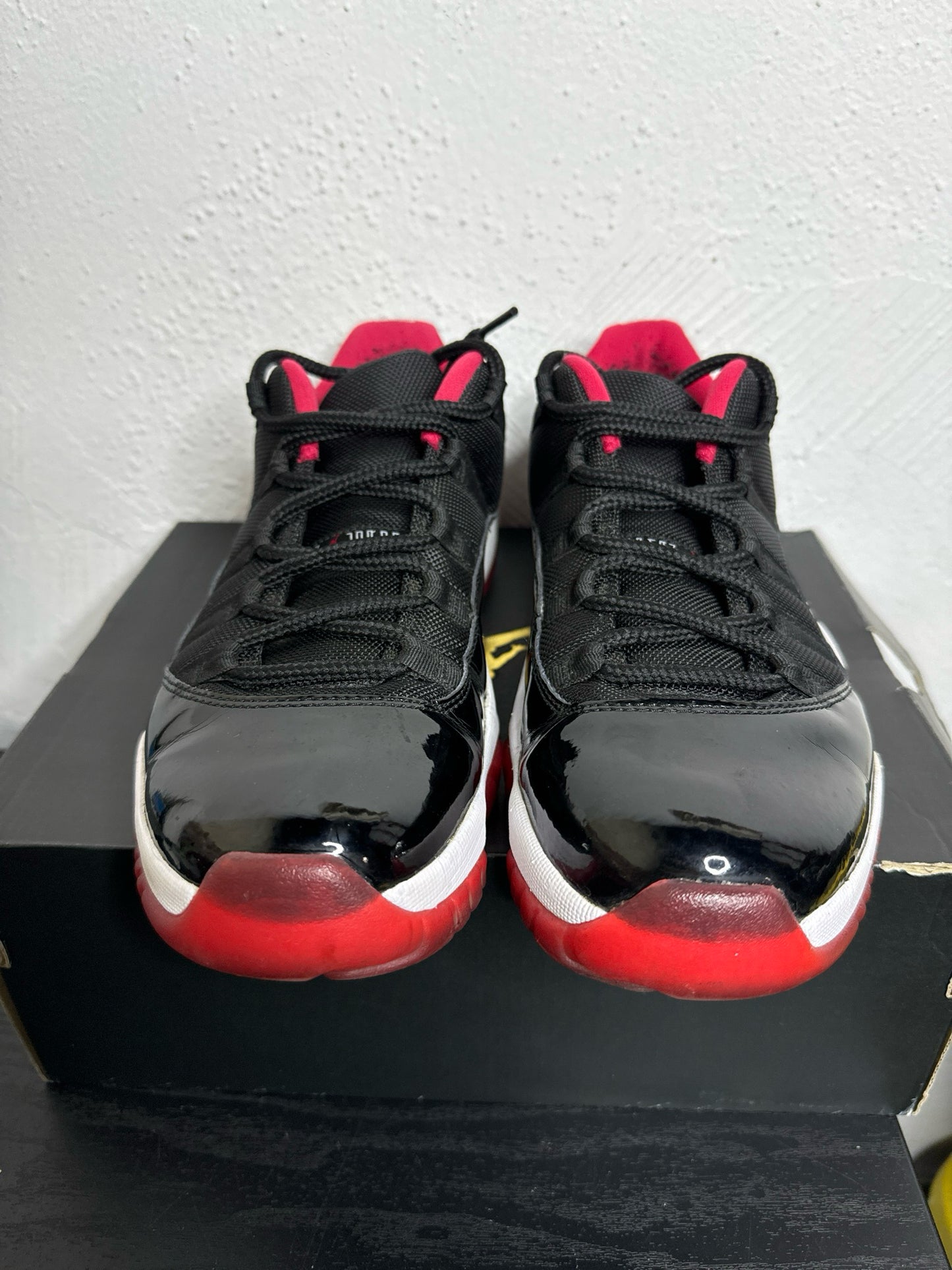 JORDAN 11 LOW BRED (USED) / 9