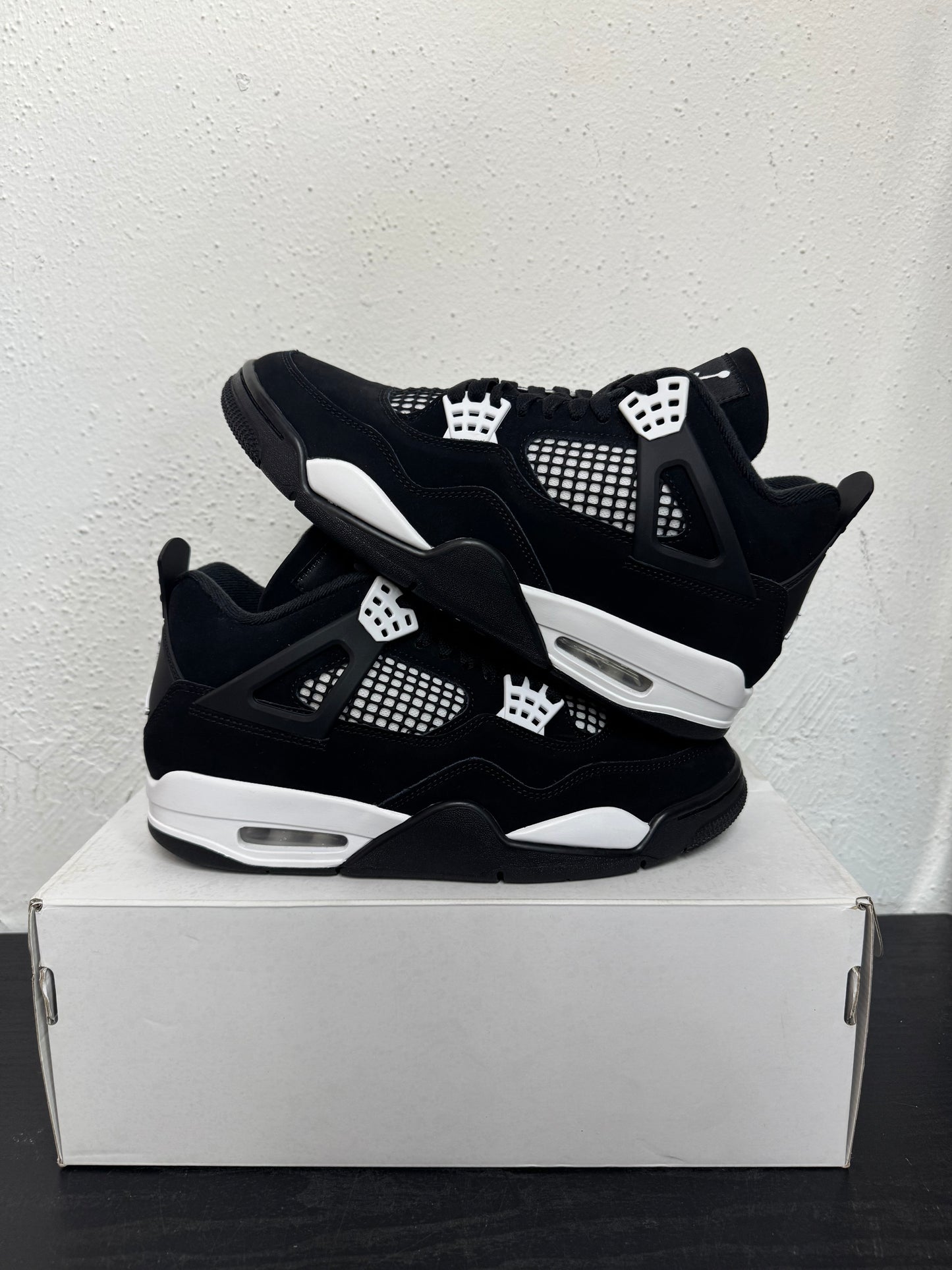 JORDAN 4 WHITE THUNDER