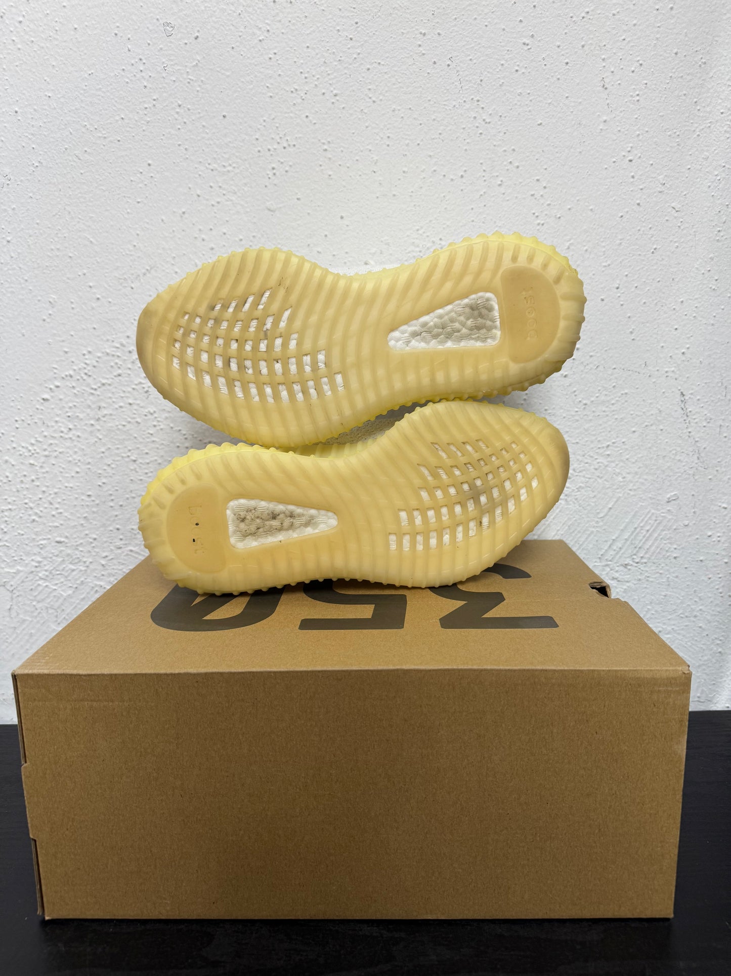 YEEZY 350 CREAM WHITE (USED