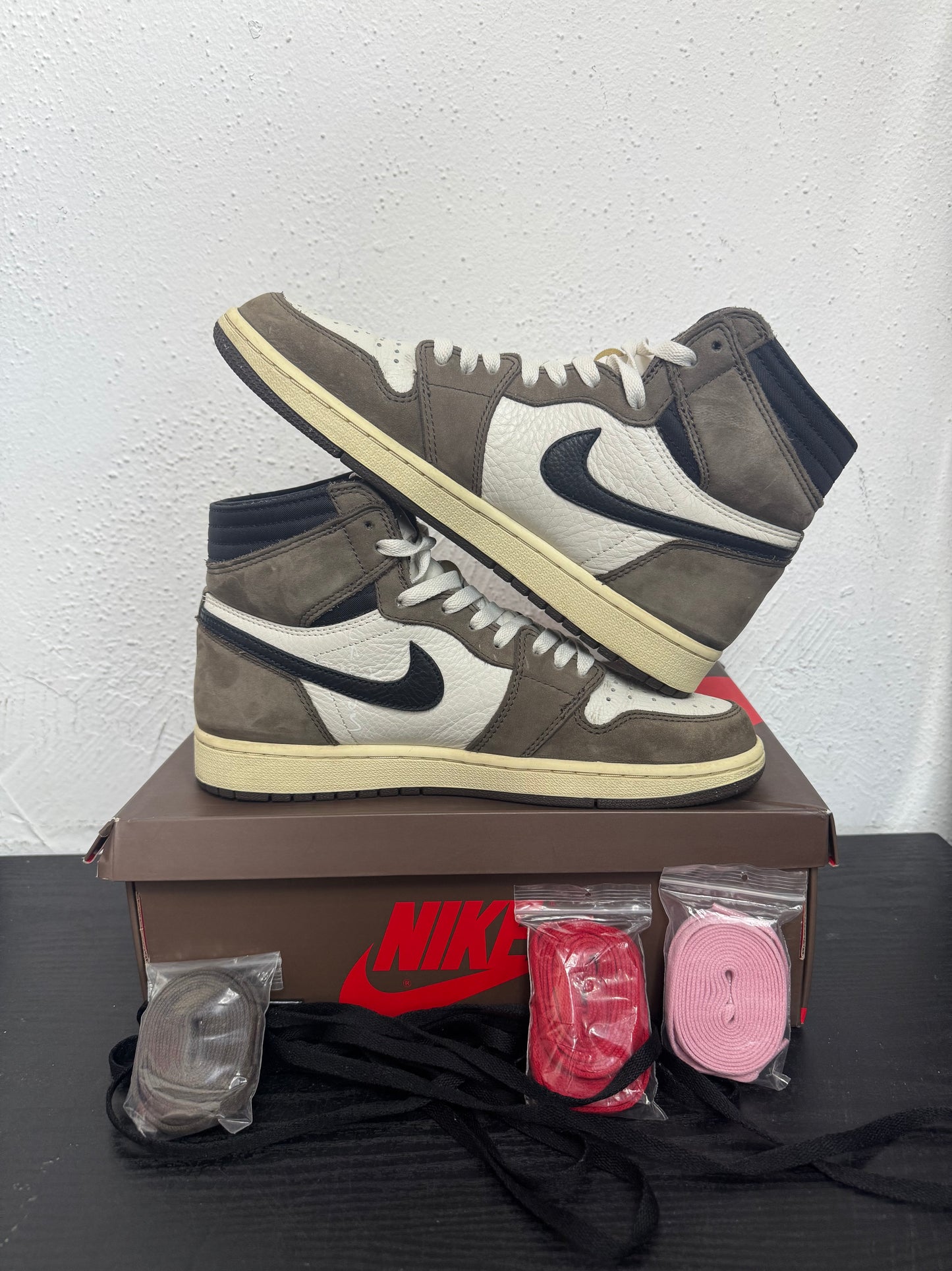 JORDAN 1 HIGH TRAVIS SCOTT MOCHA HIGH (USED)