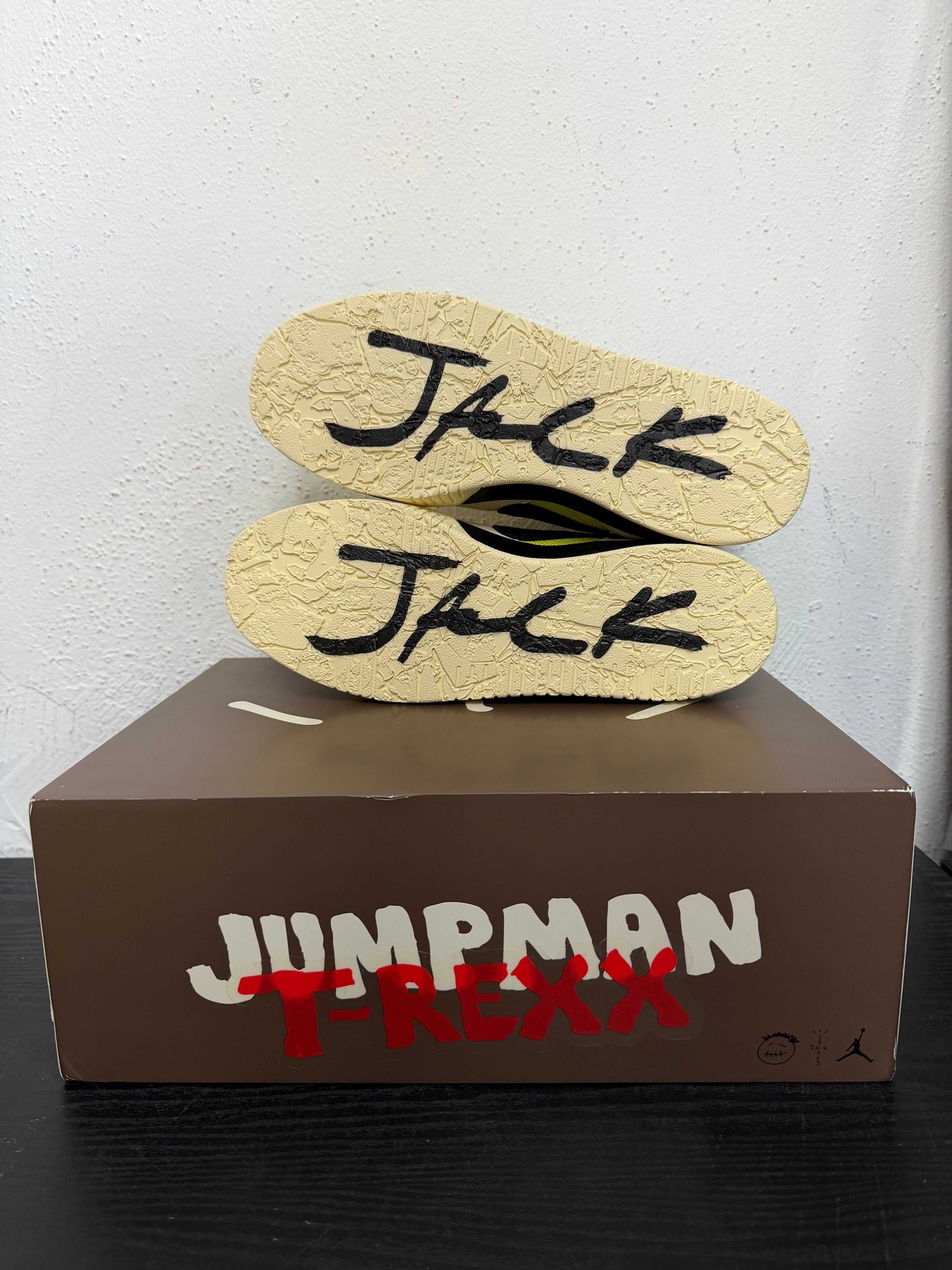 JORDAN JUMPMAN JACK TRAVIS SCOTT BRIGHT CACTUS