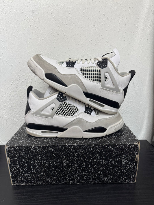 JORDAN 4 MILITARY BLACK (USED)