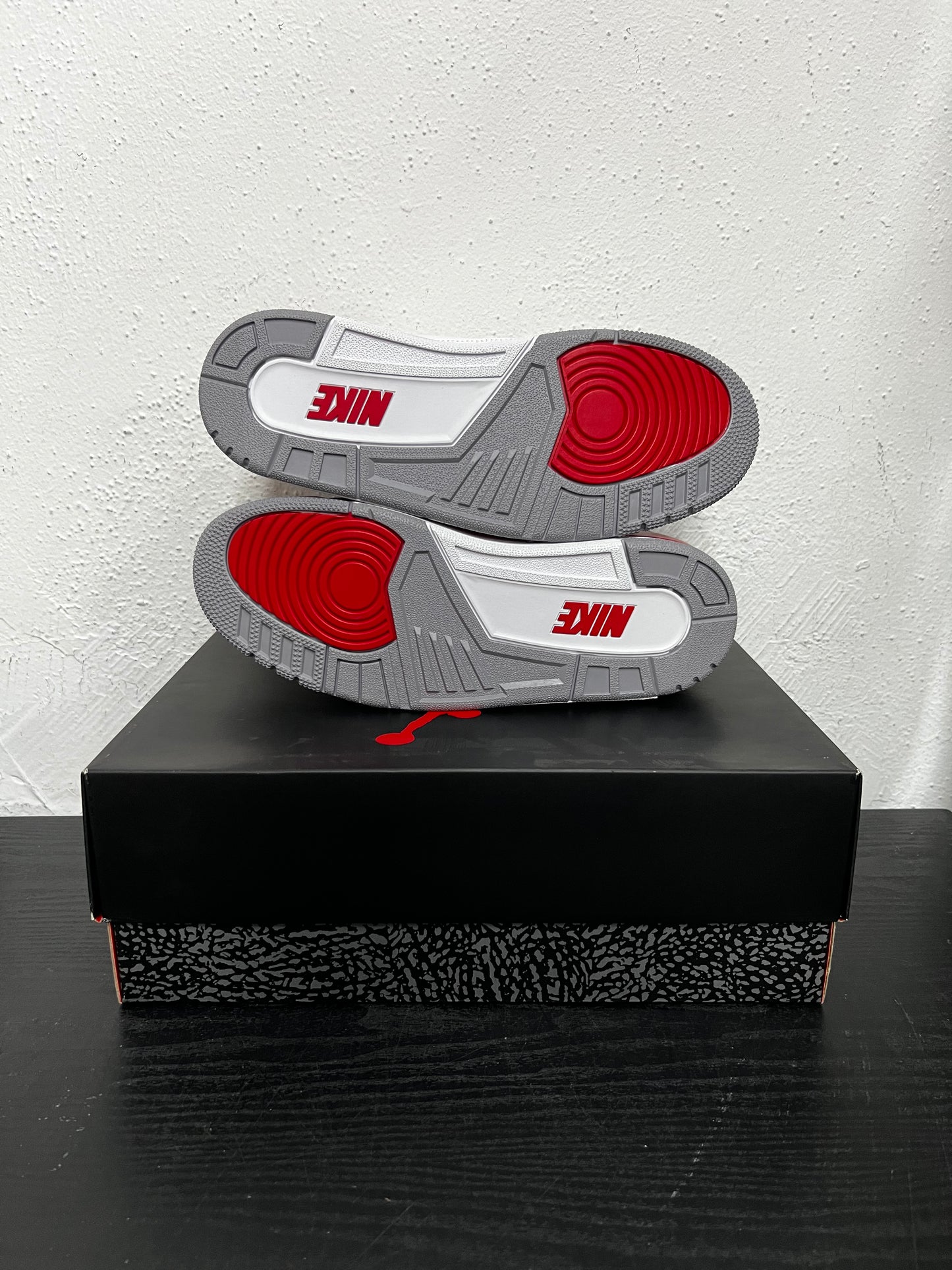JORDAN 3 FIRE RED
