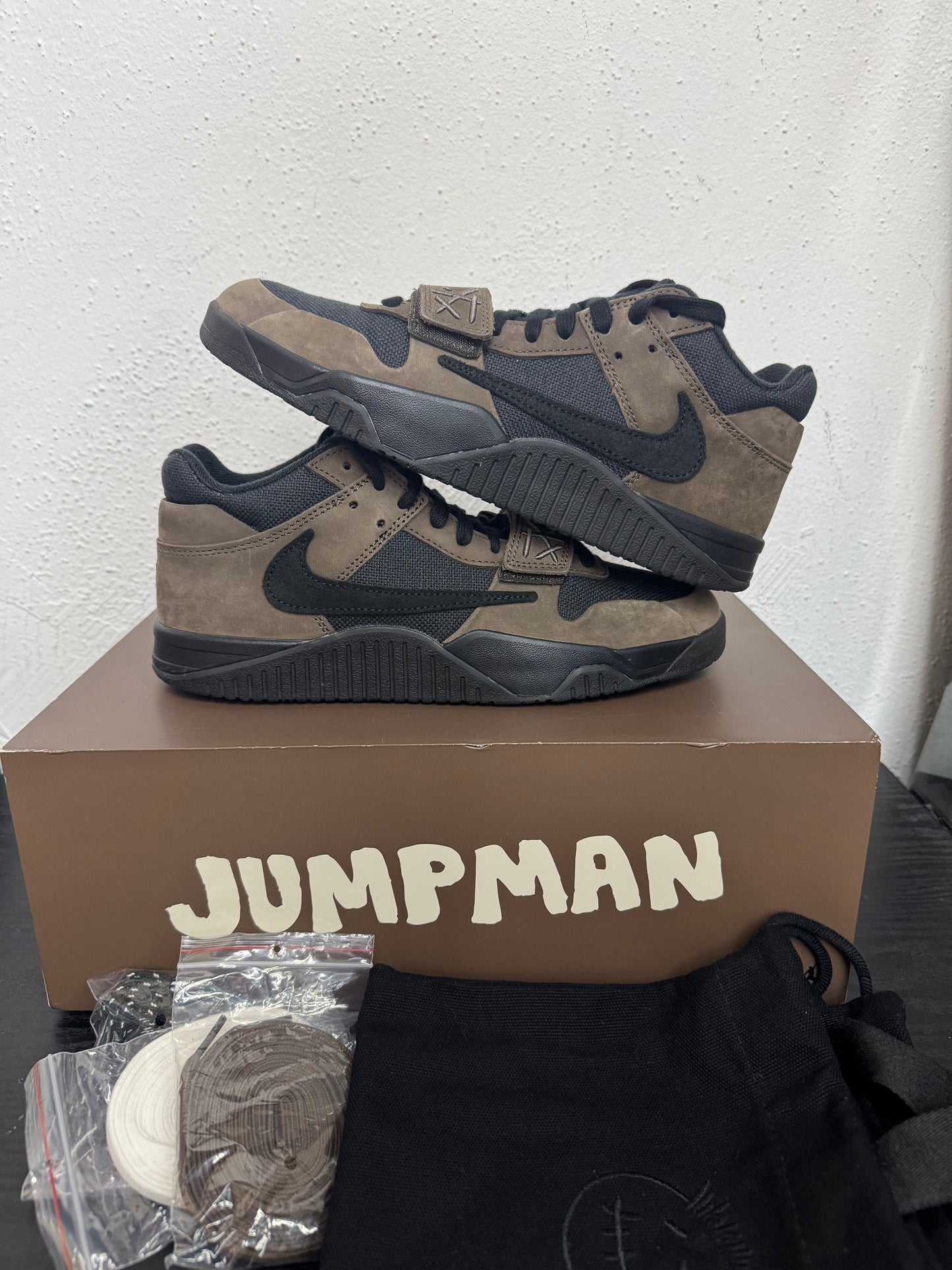 JORDAN JUMPMAN JACK TRAVIS SCOTT DARK MOCHA (USED)