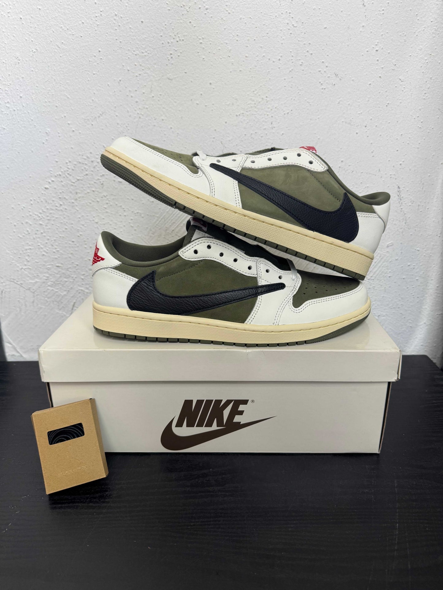 JORDAN 1 LOWTRAVIS SCOTT Medium Olive sneakers with original box brand new