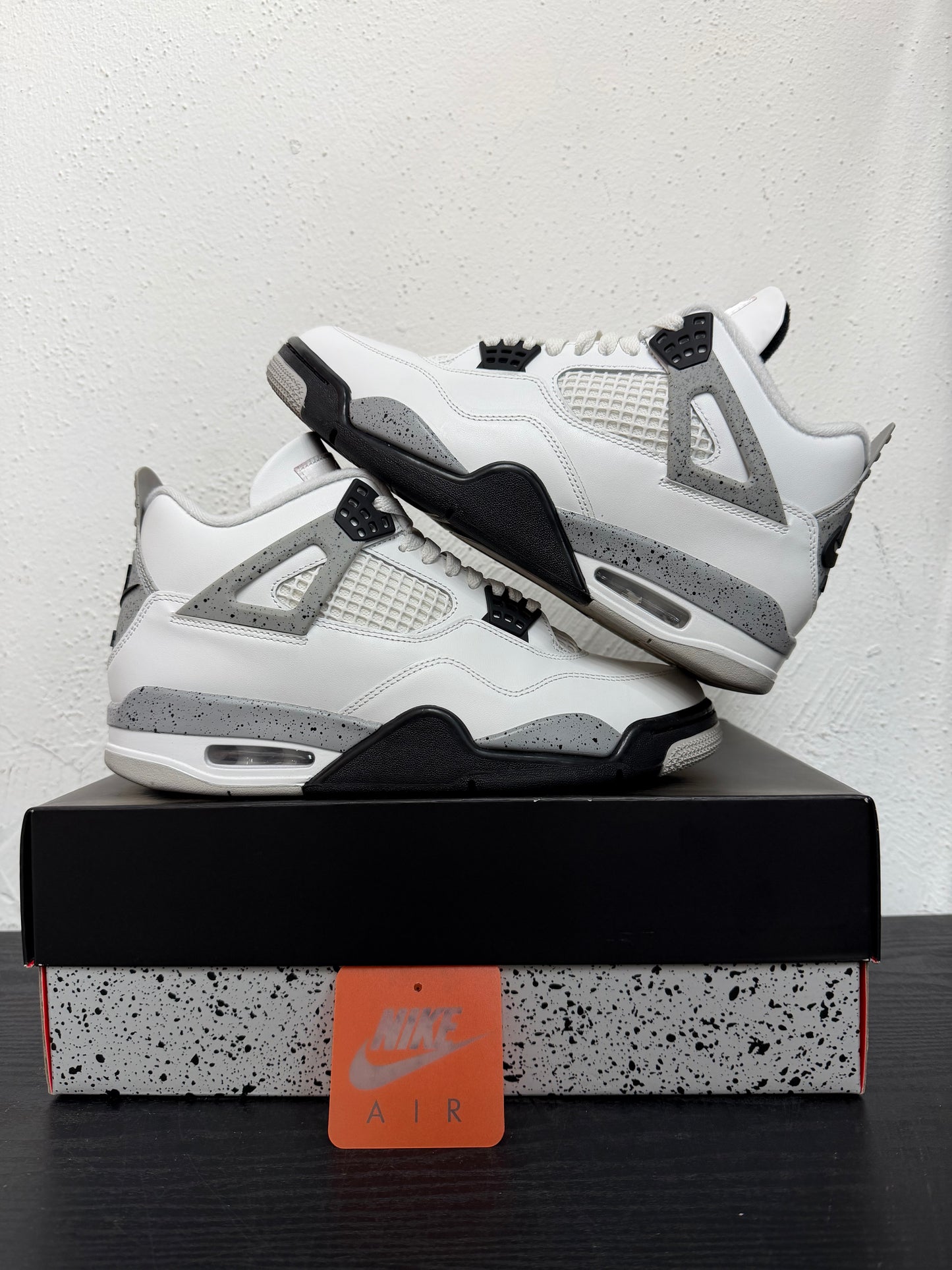 JORDAN 4 WHITE CEMENT (USED)