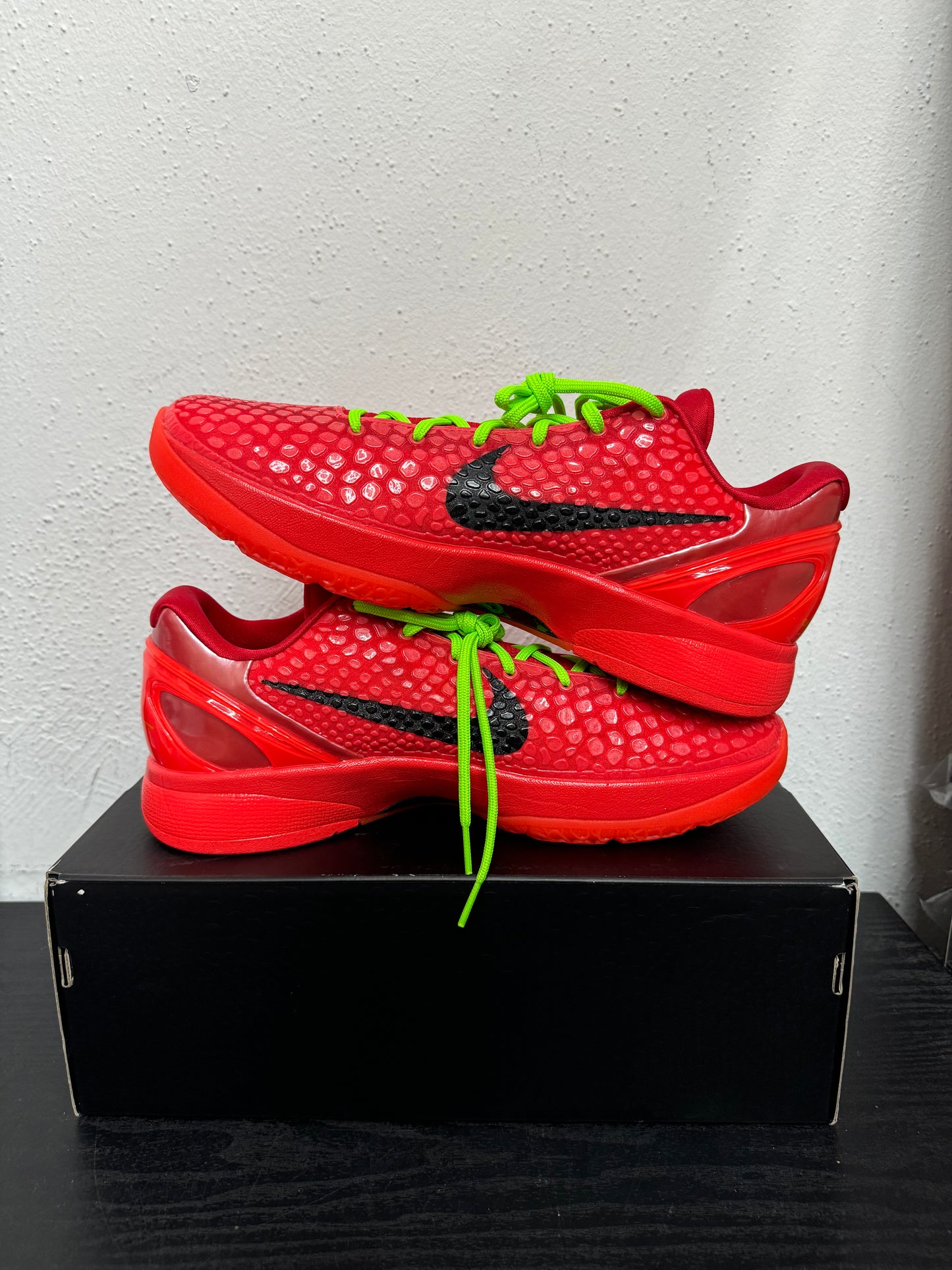 KOBE 6 REVERSE GRINCH