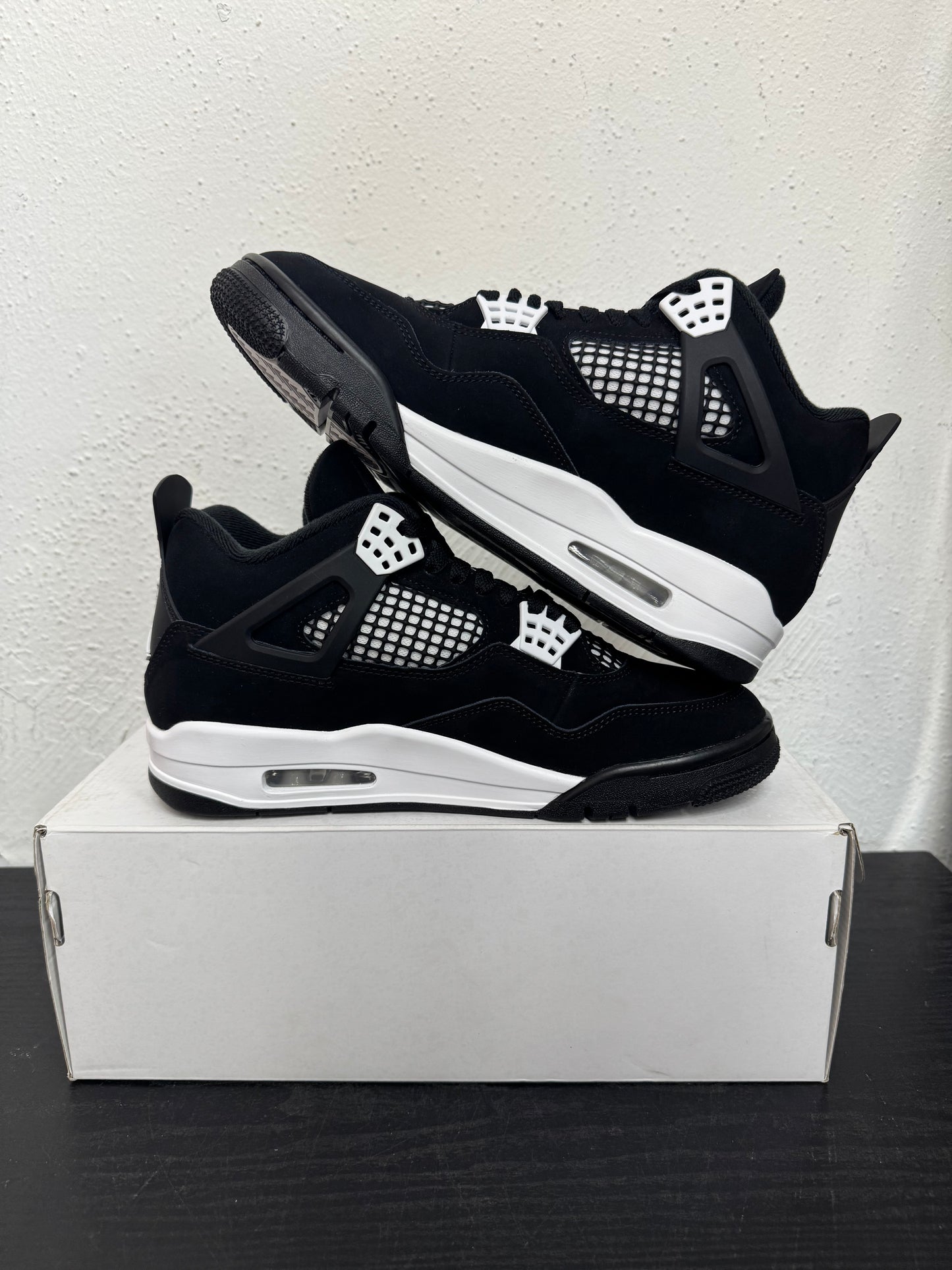 JORDAN 4 WHITE THUNDER