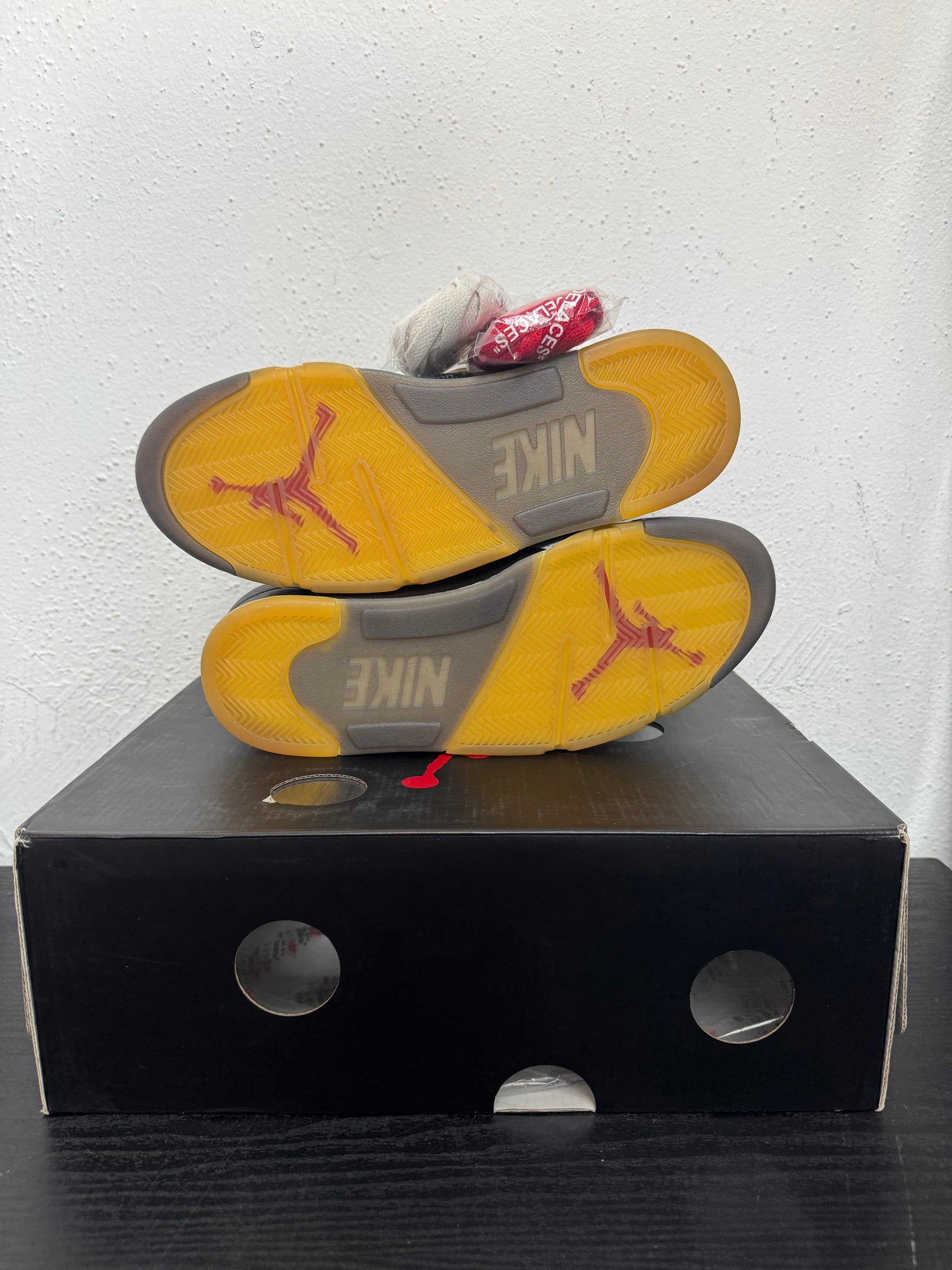 JORDAN 5 OFF WHITE MUSLIN