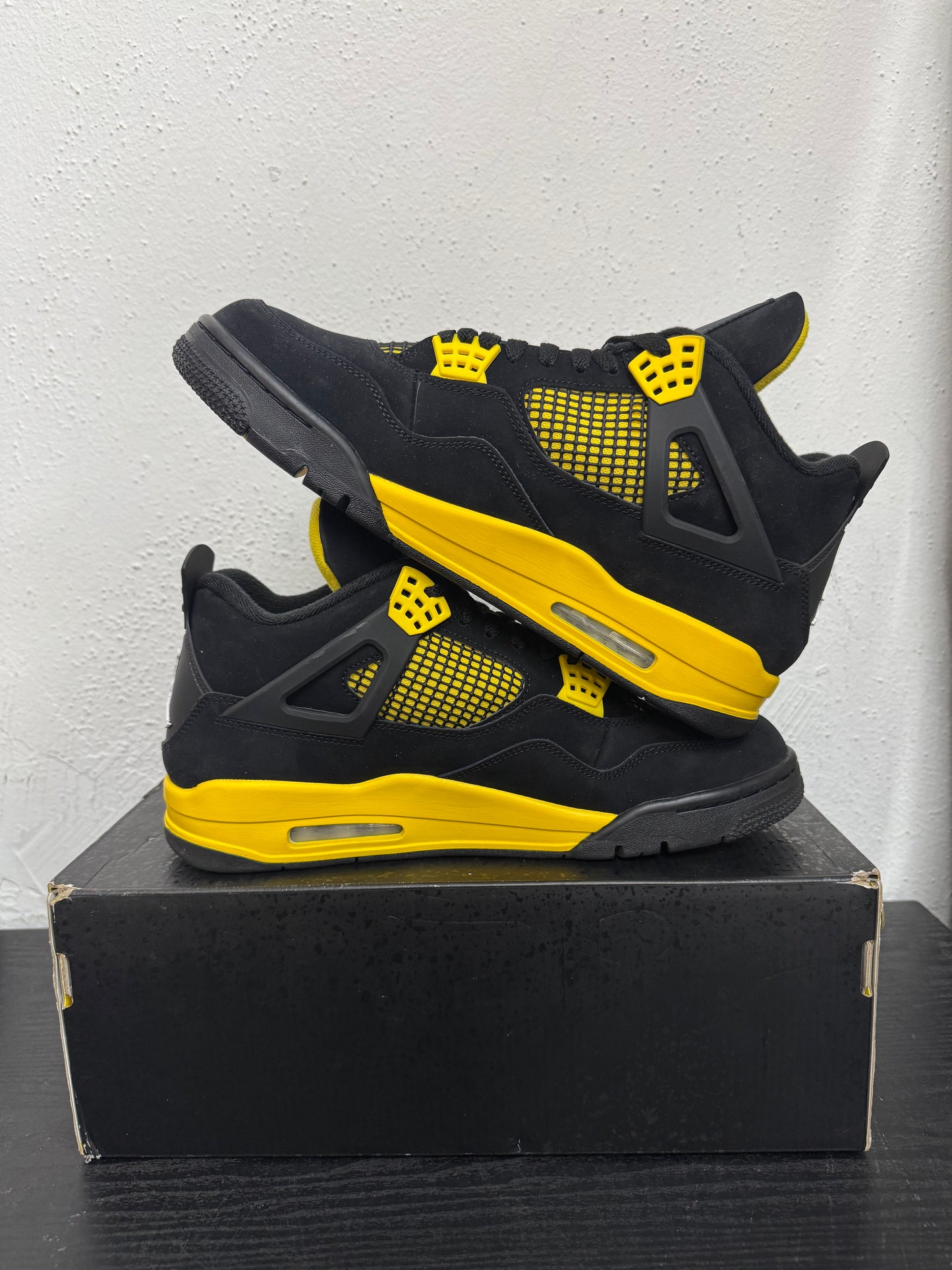 JORDAN 4 YELLOW THUNDER (USED)
