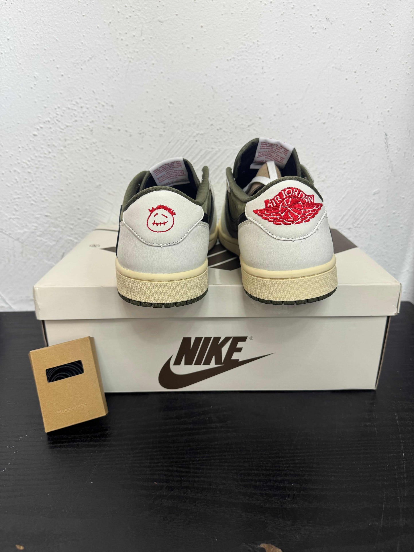 JORDAN 1 LOW TRAVIS SCOTT MEDIUM OLIVE