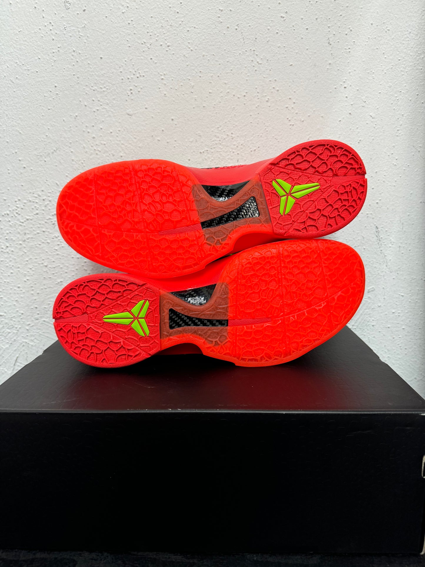 KOBE 6 REVERSE GRINCH